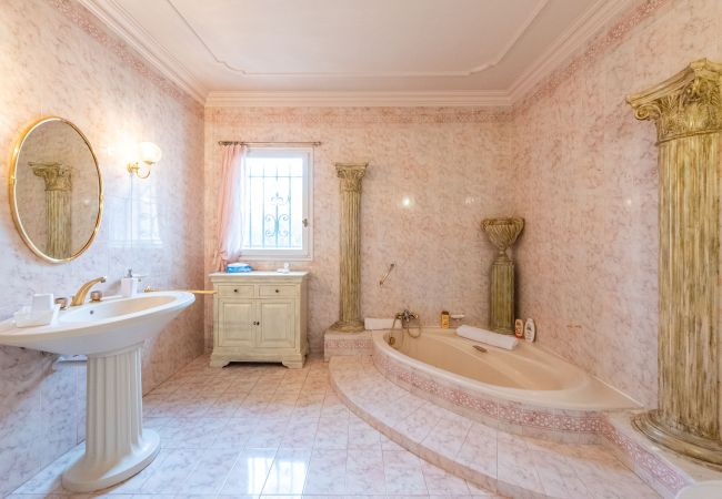 Villa in Nice - HappyFew  La Villa Bellet Villa in Nice - HappyFew  La Villa Bellet