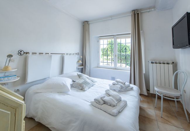 Villa in Nice - HappyFew  La Villa Bellet Villa in Nice - HappyFew  La Villa Bellet