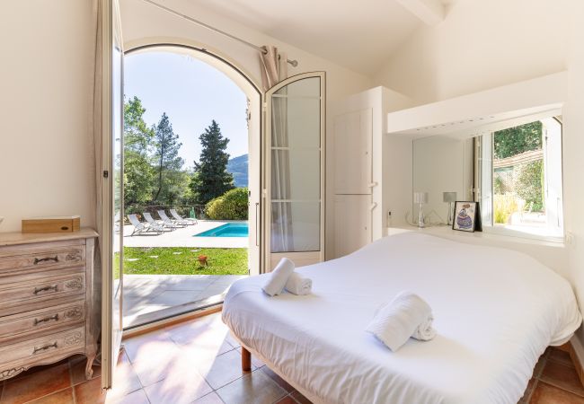 Villa in Saint-Martin-du-Var - HappyFew La Villa Lilas Villa in Saint-Martin-du-Var - HappyFew La Villa Lilas