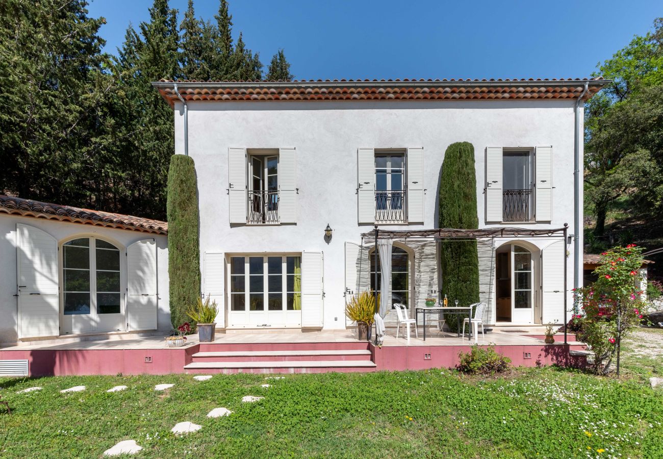 Villa in Saint-Martin-du-Var - HappyFew La Villa Lilas Villa in Saint-Martin-du-Var - HappyFew La Villa Lilas