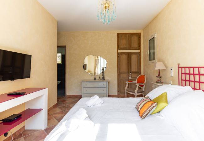 Villa à Saint-Martin-du-Var - HappyFew La Villa Lilas Villa à Saint-Martin-du-Var - HappyFew La Villa Lilas